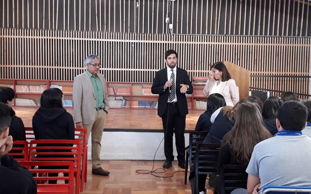 «Lunes 11 de marzo  Profesor Samuel Navarro , Decano de la Universidad de Santiago de Chile visita nuestro colegio»