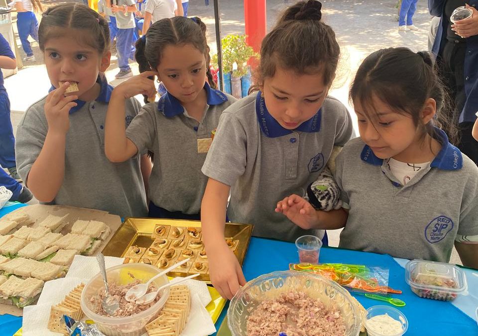 EXITOSA FERIA GASTRONÓMICA EN EL COLEGIO CLAUDIO MATTE