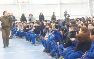 ORFEÓN DE CARABINEROS OFRECIÓ UN ALEGRE CONCIERTO A LOS ESTUDIANTES DE BÁSICA DEL COLEGIO CLAUDIO MATTE